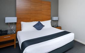 Crest On Barkly Hotel